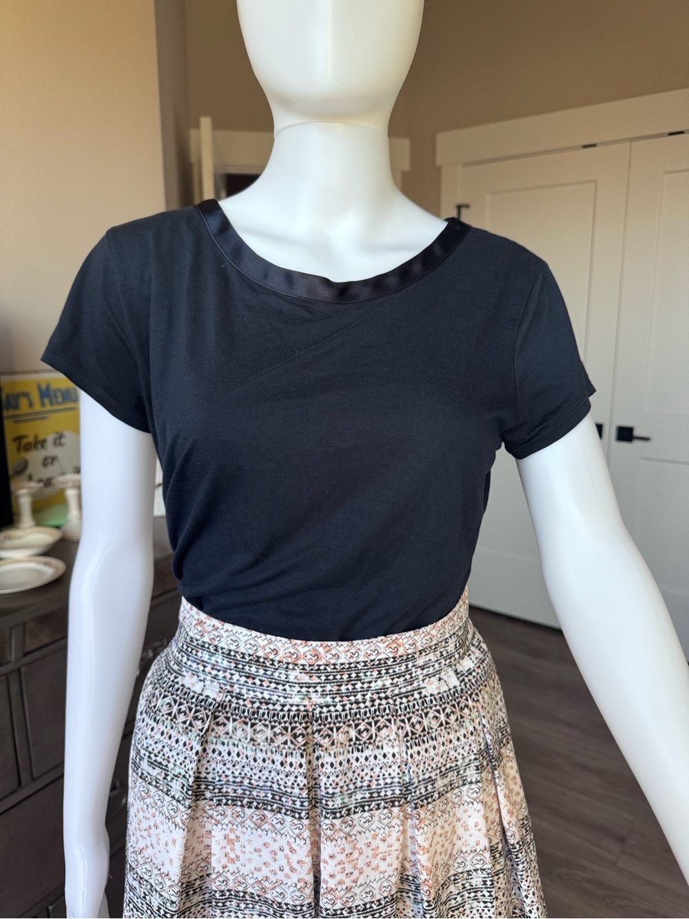 Banana Republic Navy Satin Trim Scoop Neck Short Sleeve Top T-Shirt Size L